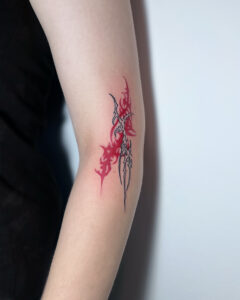 Neotribal tattoo na roki